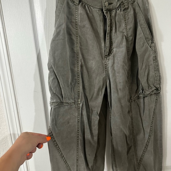 Urban Outfitters Cargo Pants - Picture 4 of 5